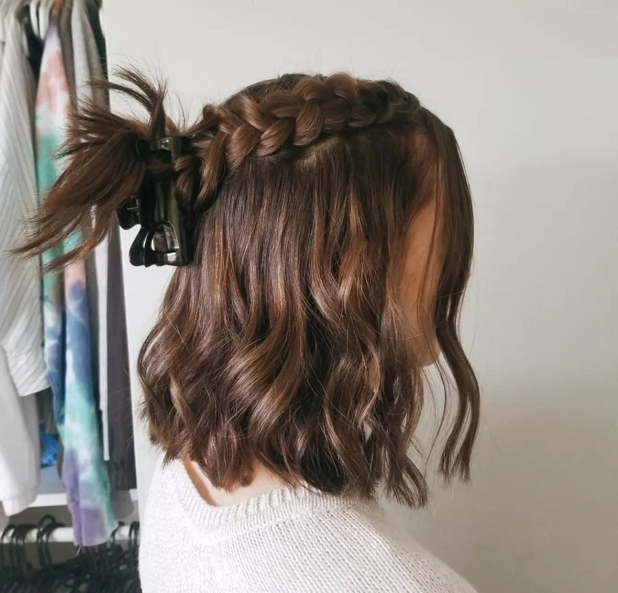 short hairstyle with claw clip