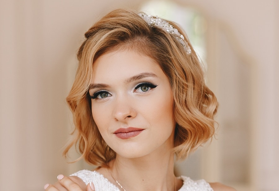 short wedding hairstyle without bangs