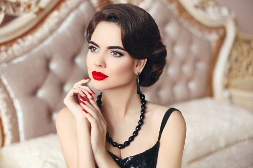 21 Vintage Updos to Add Classic Glamor to Your Look