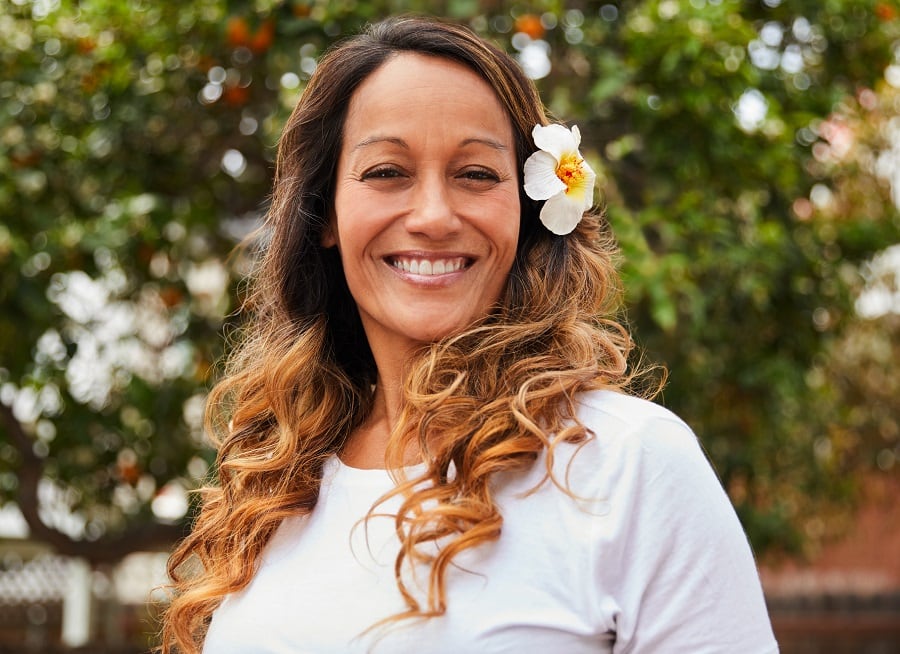 long curly ombre hairstyle for older women