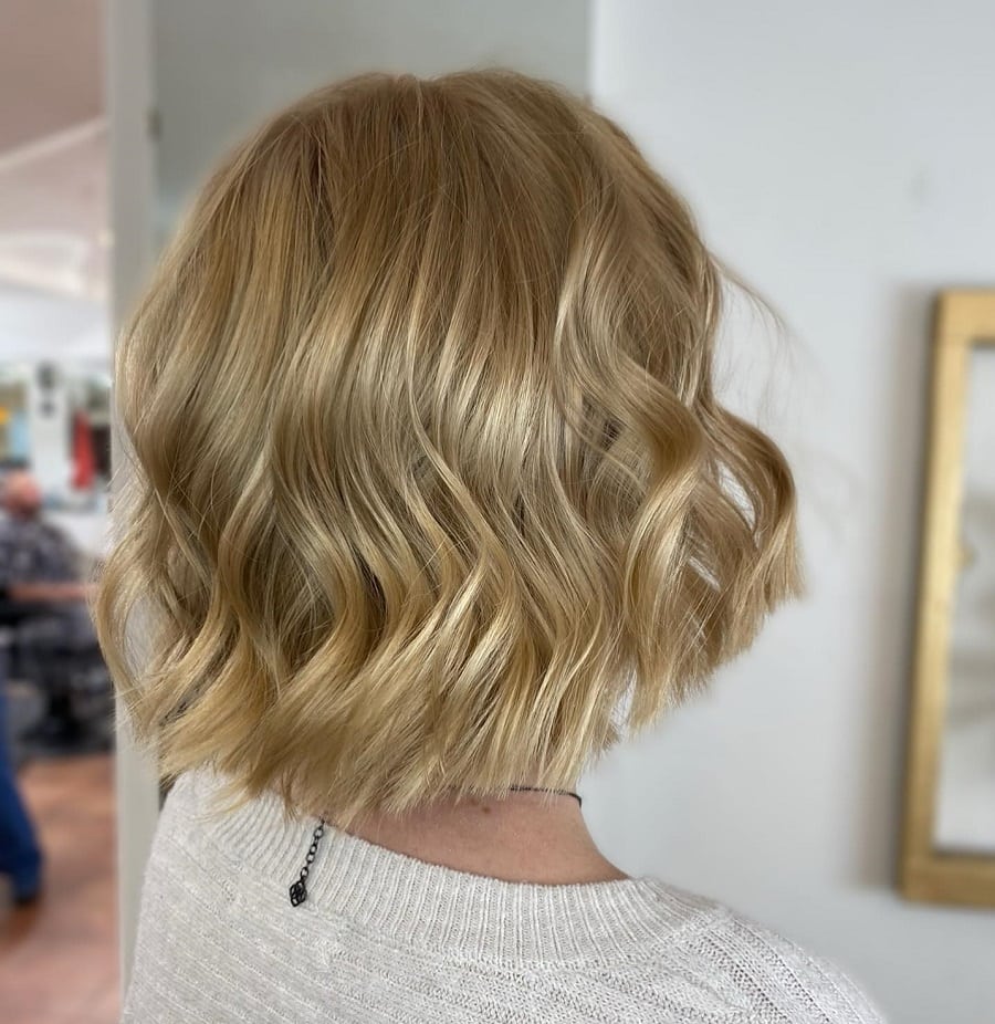 short honey blonde hair