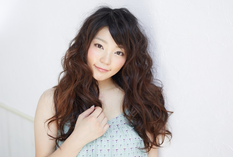 thick wavy hair with side bangs for Asian women
