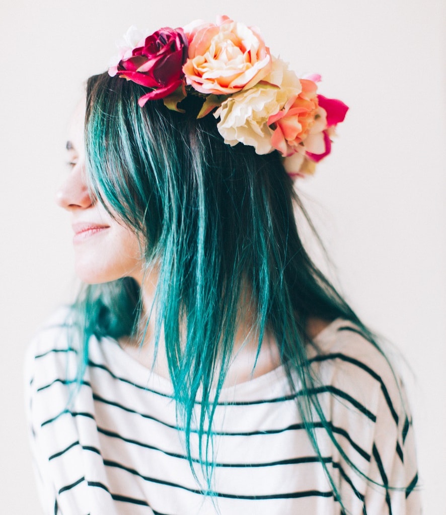turquoise hair with flower