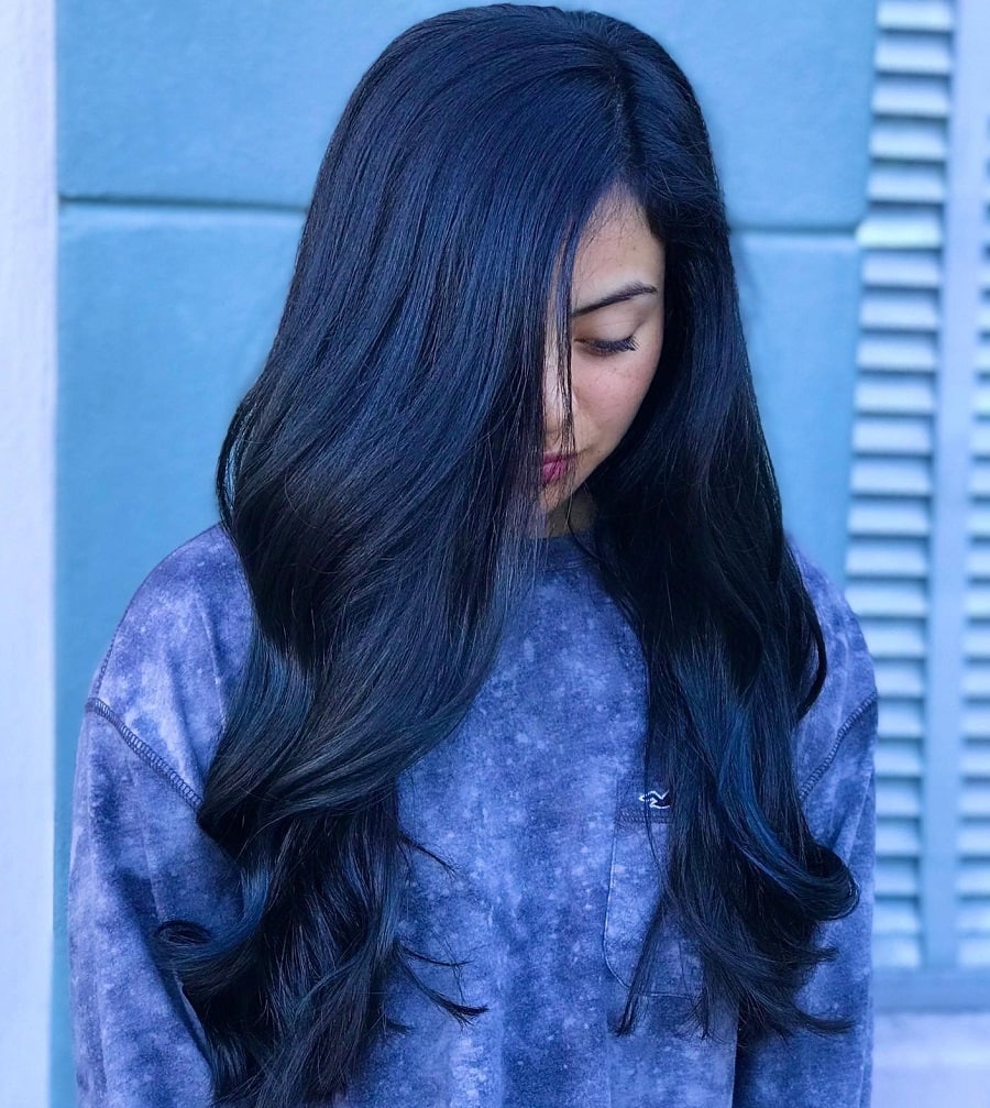 wavy dark blue hair