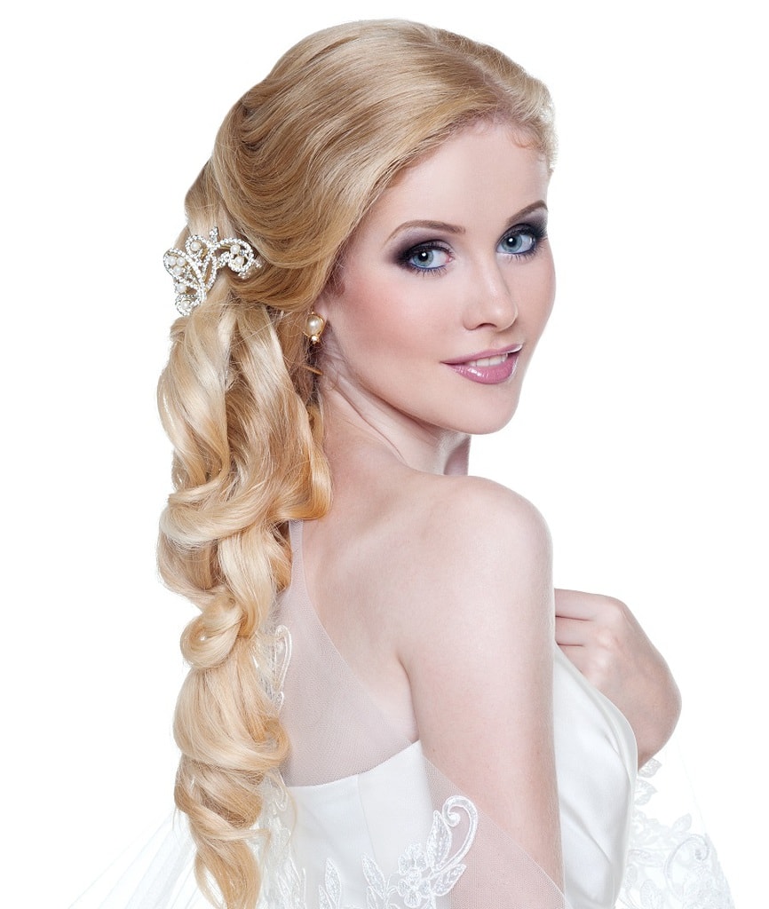 wedding hairstyle for oval faces