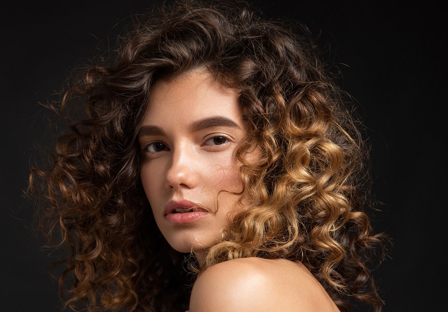 curly fall hair with blonde highlights