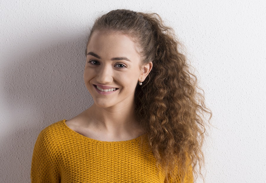 curly ponytail for brown hair