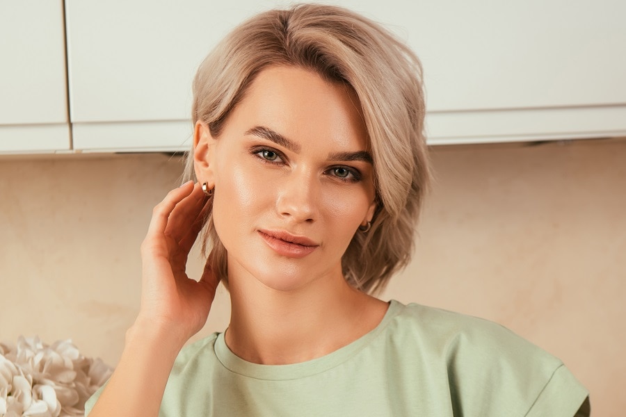 light ash blonde wavy bob