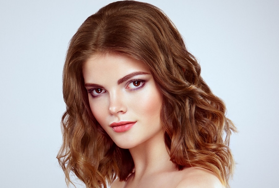 medium chestnut brown wavy hair