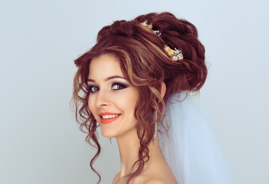 wedding hairstyle with chestnut brown hair