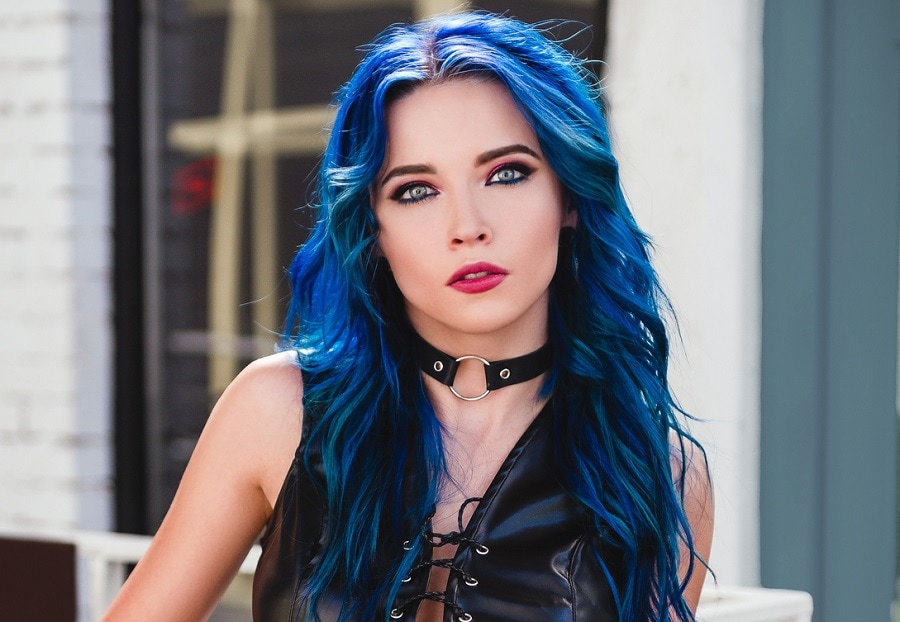woman with middle part blue hair