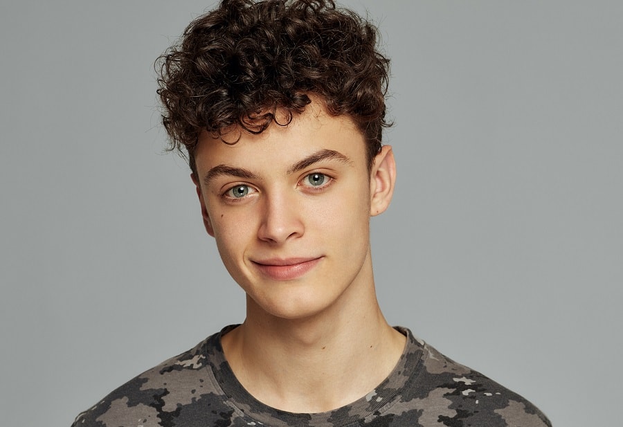 curly hairstyle for teenage boys