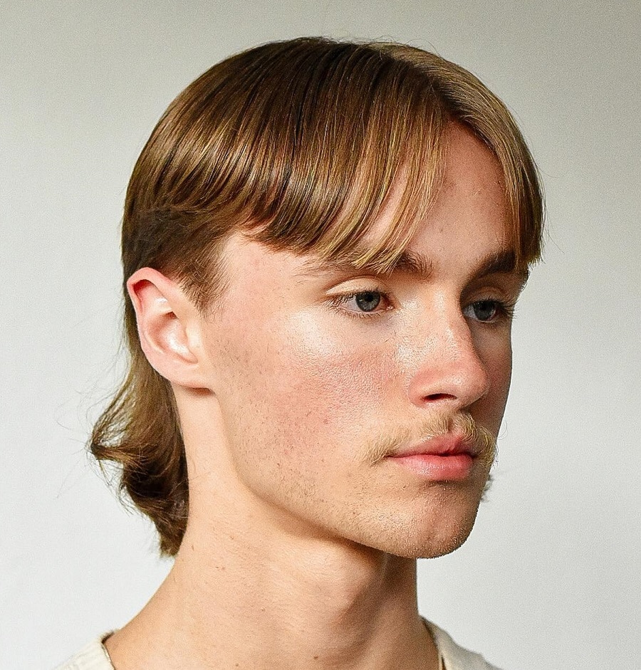 mens middle part sleek hairstyle