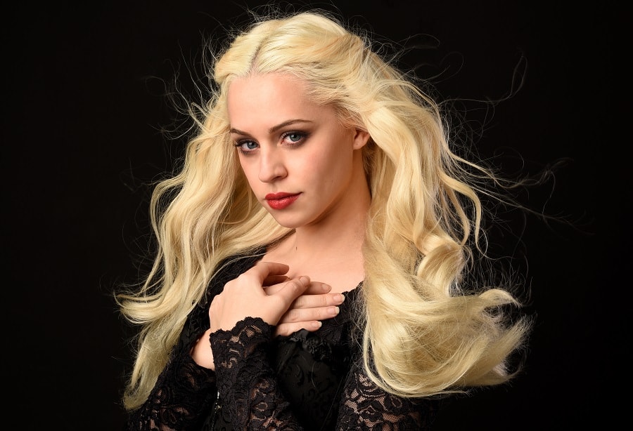 middle part platinum blonde hairstyle