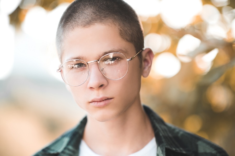 short hairstyle for teenager boy with glasses