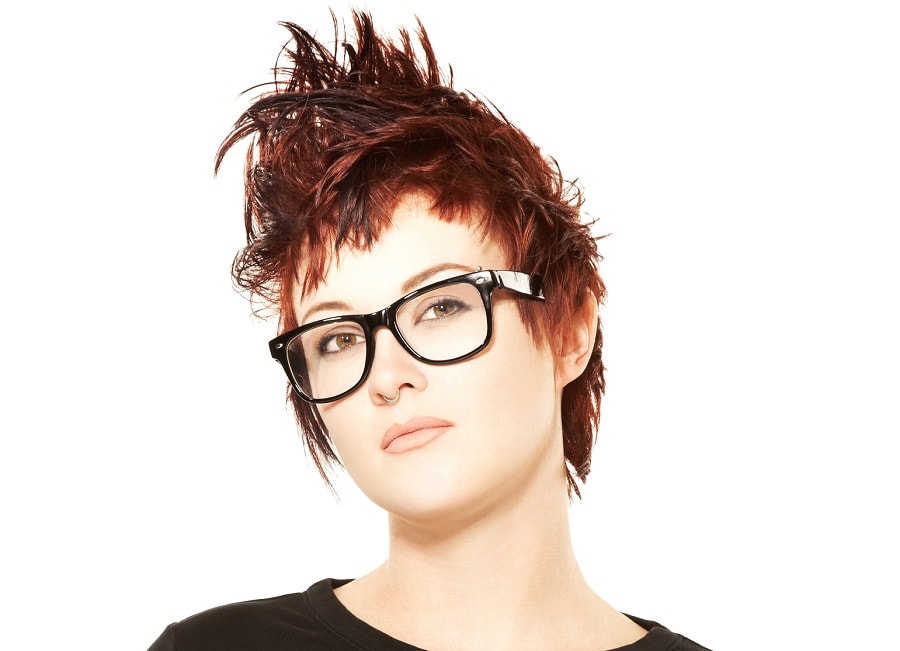 short spiky hairstyle for women with glasses