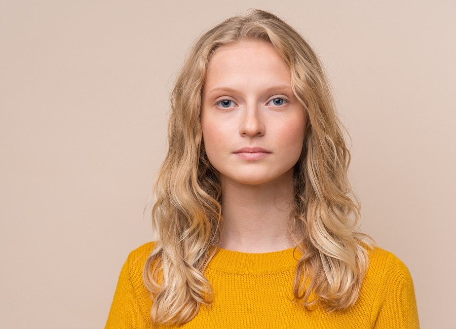 beach waves on champagne blonde hair