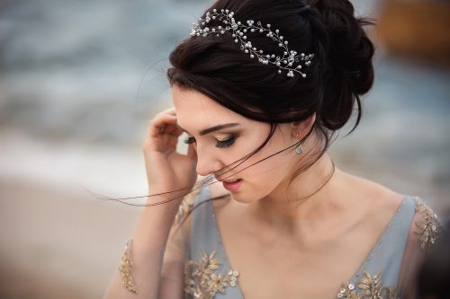 25 Beach Wedding Hairstyles for Brides to Look Their Best
