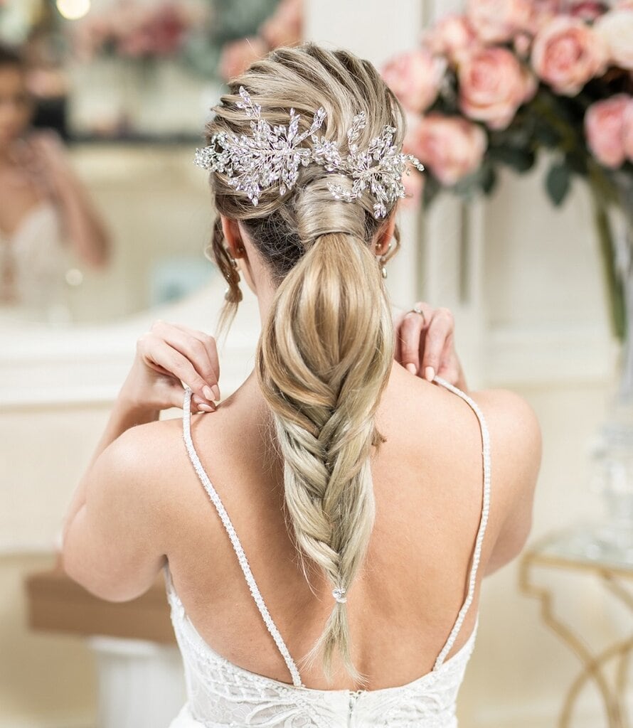 beach wedding hairstyle with ponytail