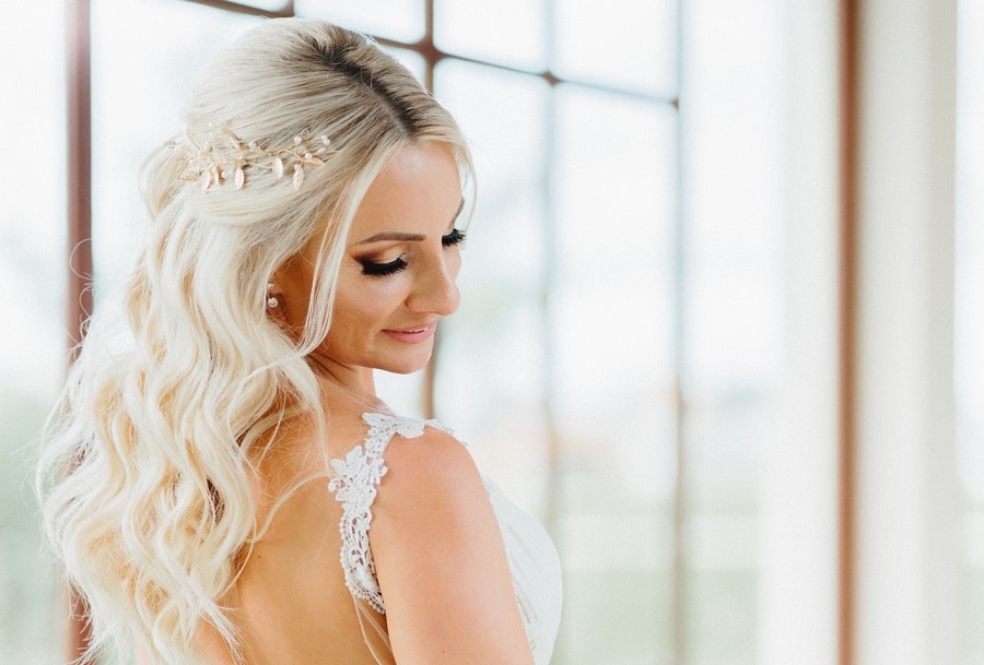 beach wedding hairstyle with white blonde hair