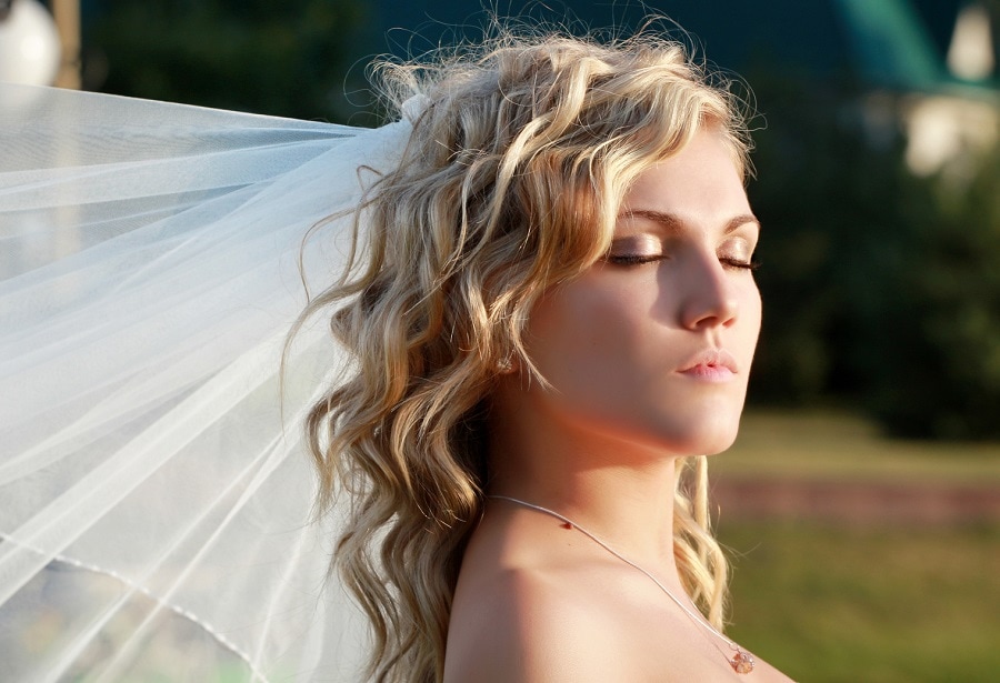 beach wedding wavy hairstyle with veil