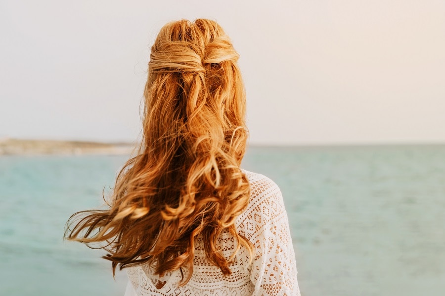 bridesmaid hairstyle for beach wedding