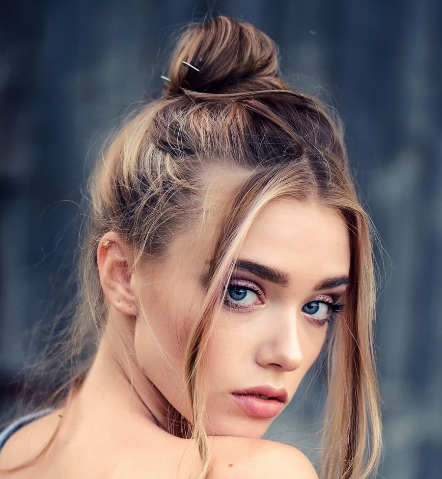 brown hair updo with blonde highlights
