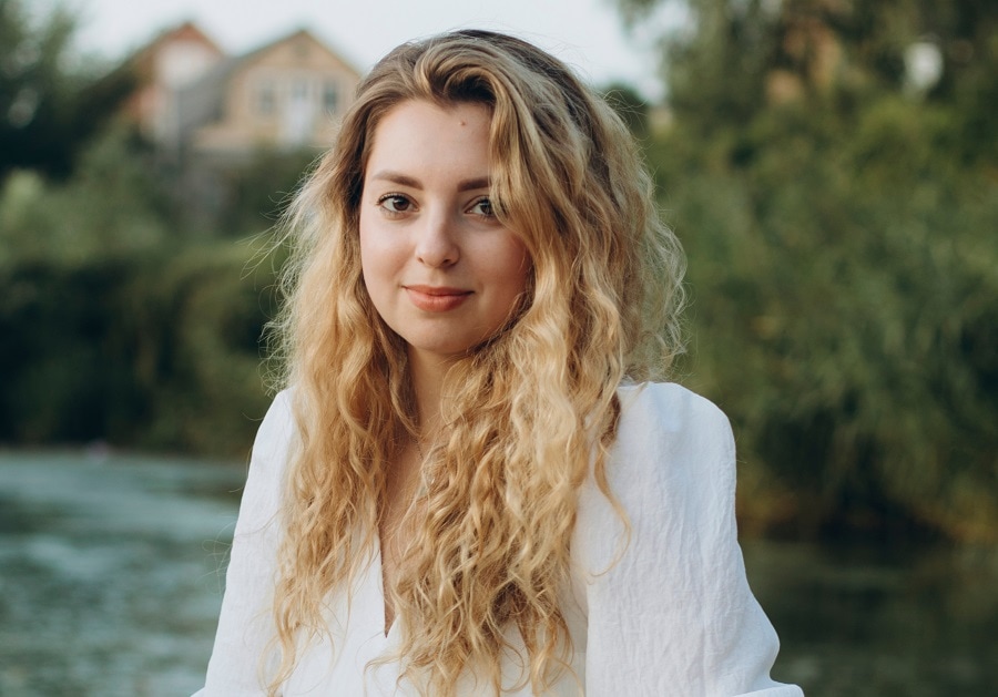 champagne blonde crimped hair