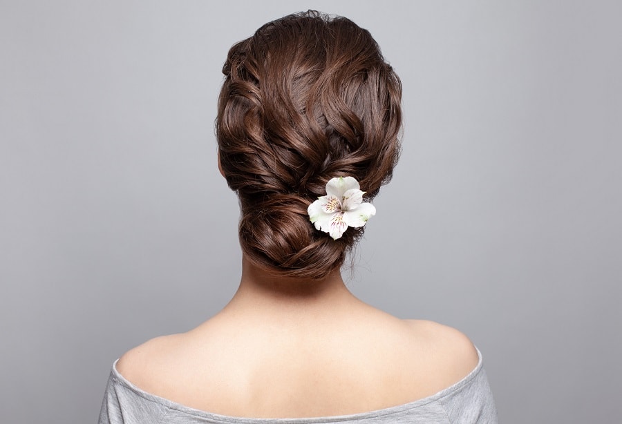 chignon bun for wavy hair