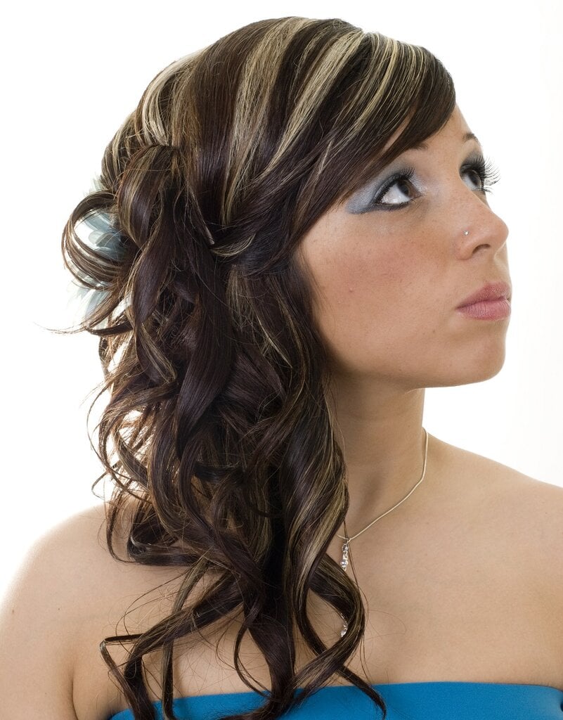 chocolate brown hair with blonde highlights