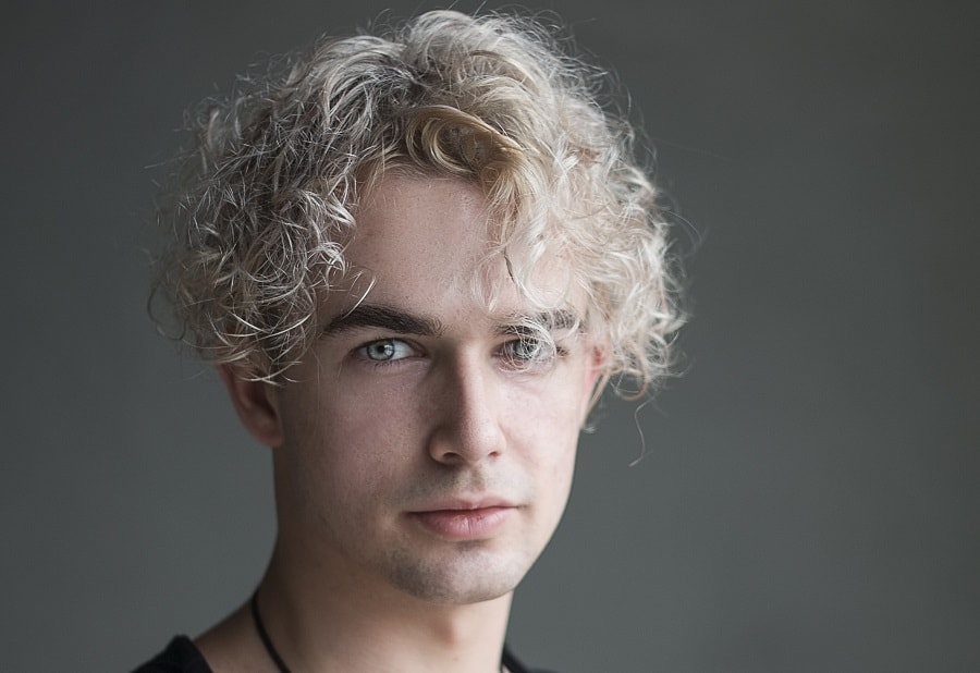 curly blonde hairstyle for men with thin hair