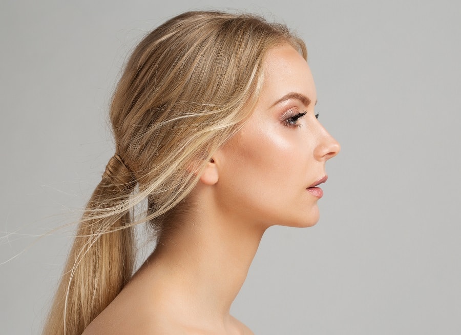 ponytail with champagne blonde hair