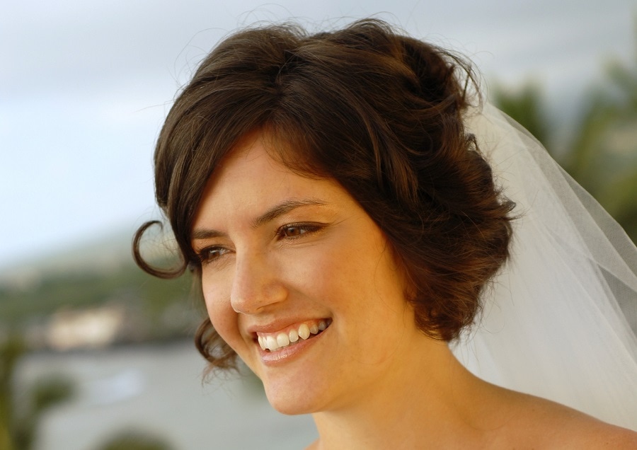 short beach wedding hairstyle