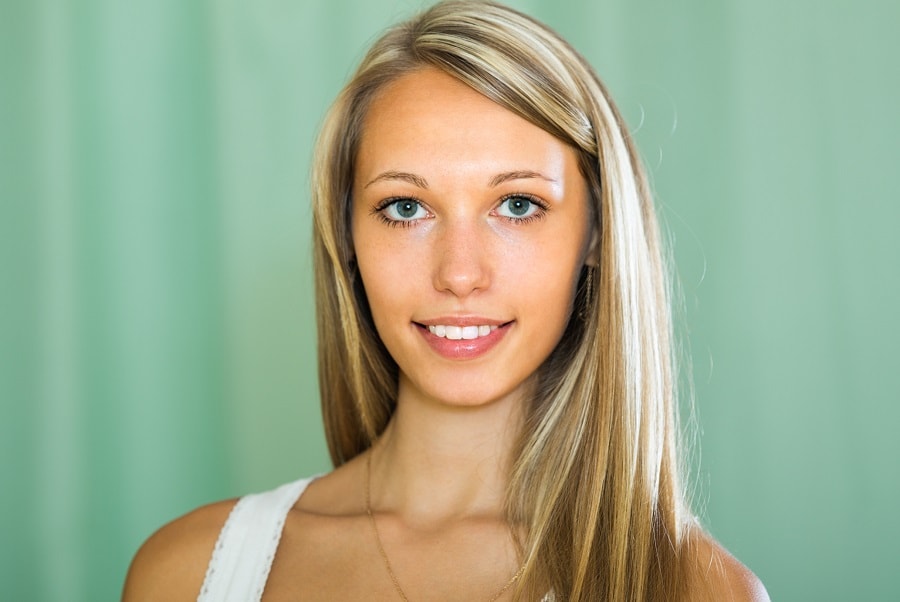 side part brown hair with blonde highlights