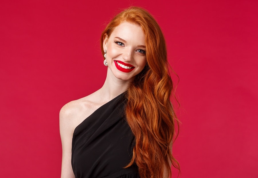 wedding guest with long red hair