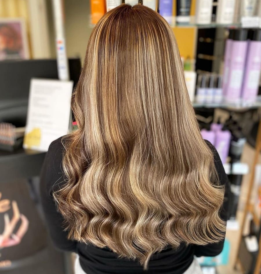 light brown balayage hair with blonde highlights