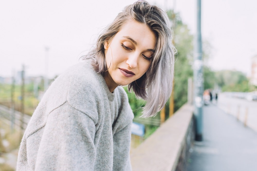 woman with thin gray hairstyle