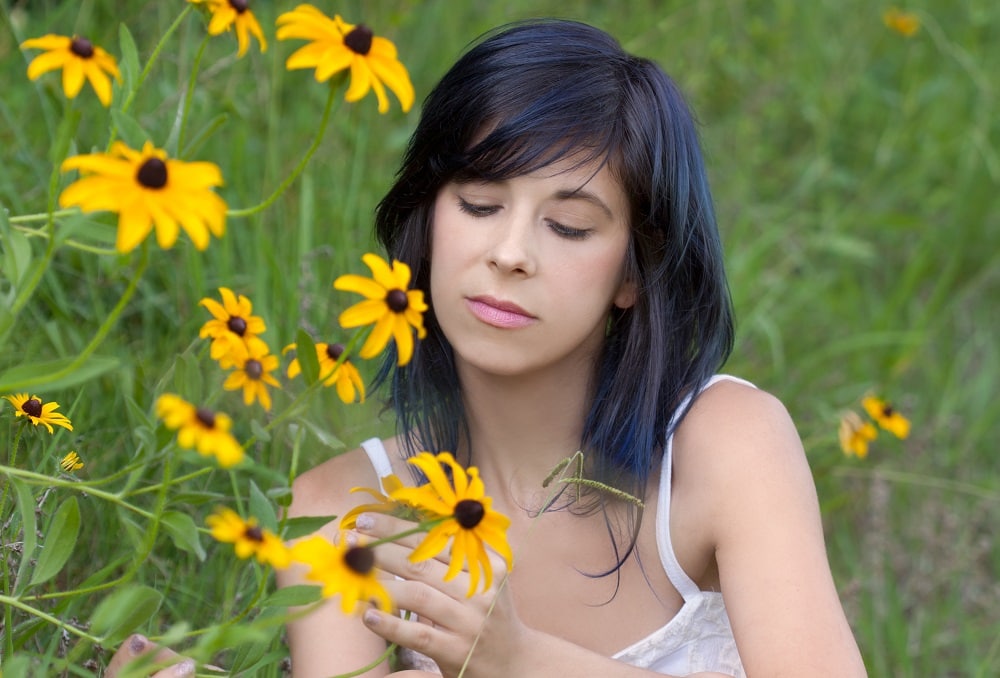 side swept bangs hairstyle