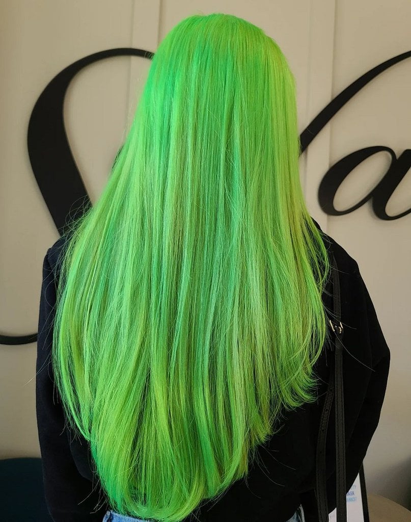 long V cut green hair