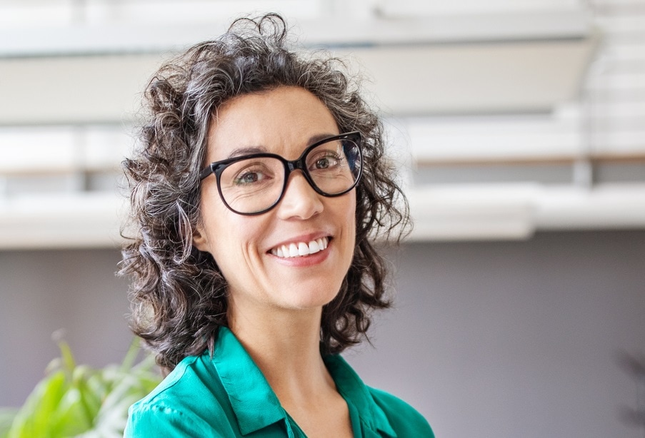 medium shaggy bob for older women