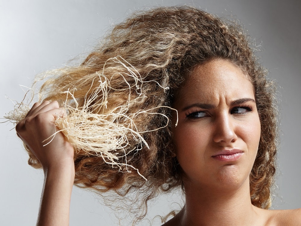 Does Bleaching Damage Curls?