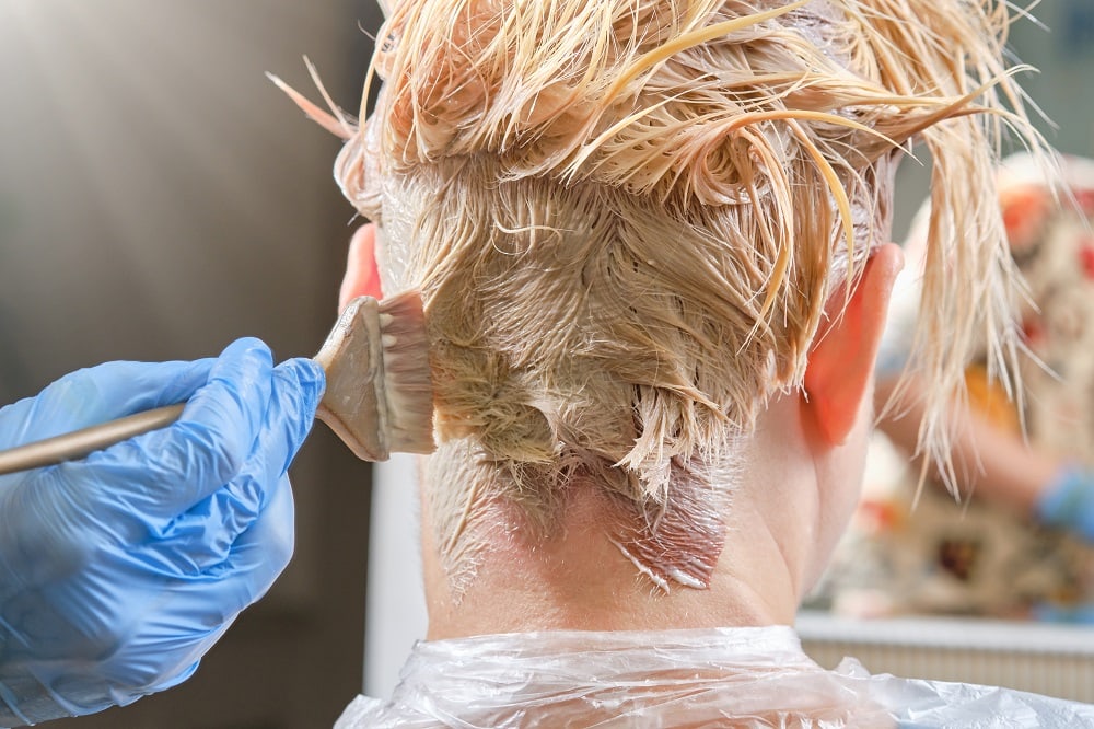 how long to leave blonde hair dye in?