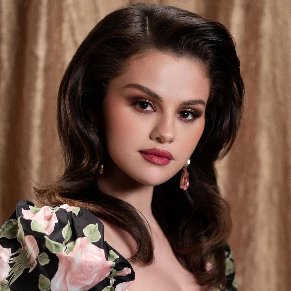 celebrity singer with brown hair - Selena Gomez