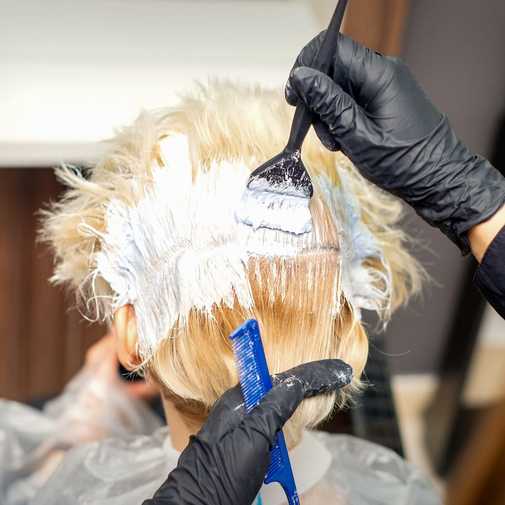 How Long to Leave 30 Volume Bleach on Roots of Hair