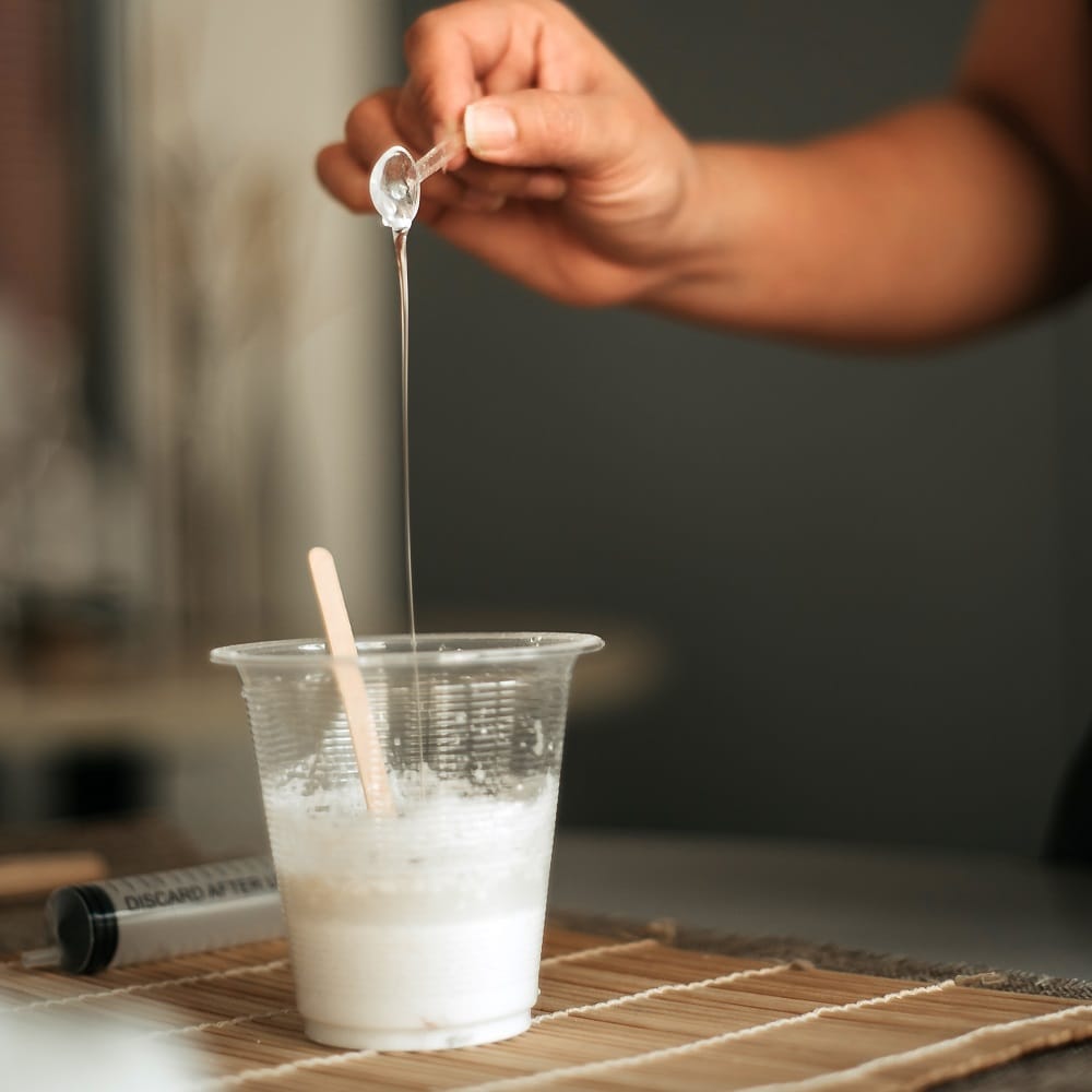 Ways To Remove Blue Tones From Hair - Baking Soda Rinse