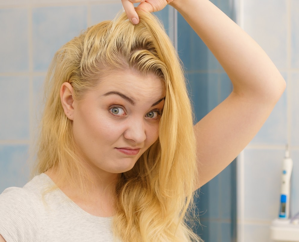 how to remove yellow tones from blonde hair