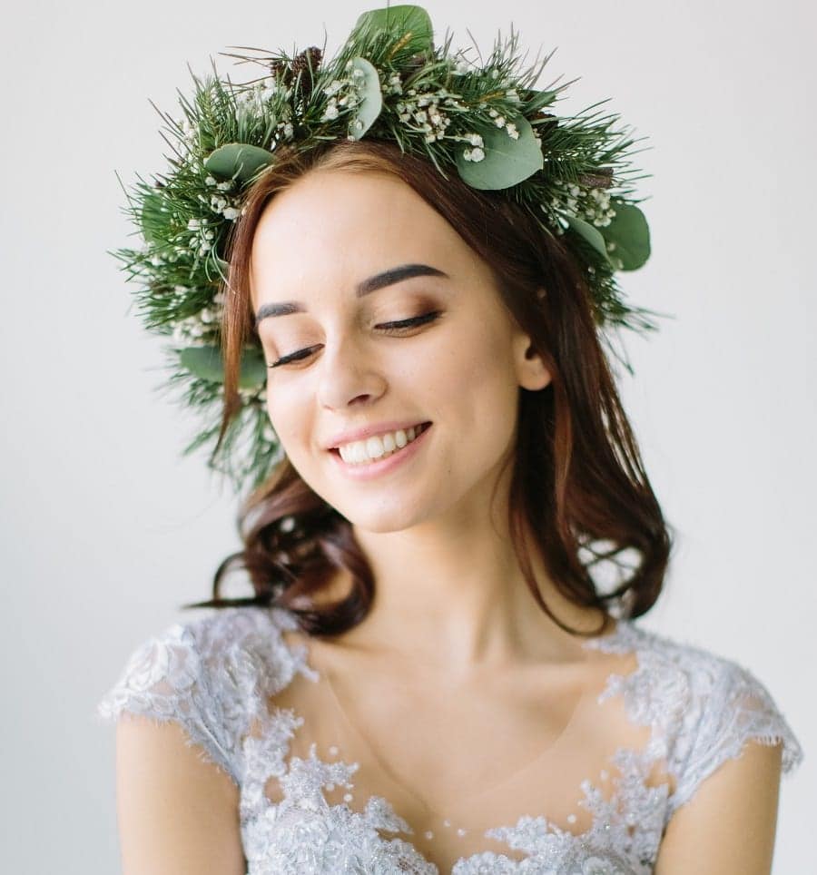 bridesmaid hairstyle with flower headband for medium hair